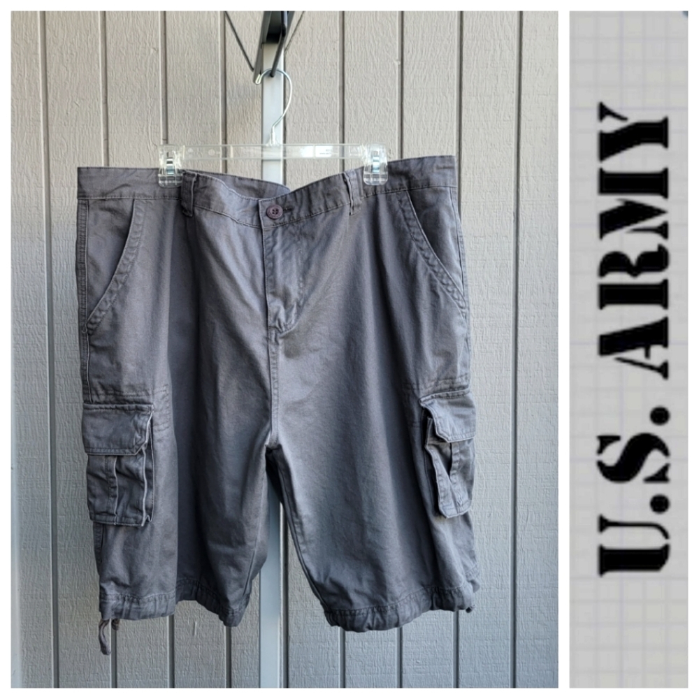 U.S. Army Cargo Shorts | Men's 42 EUC Dark Grey Cotton